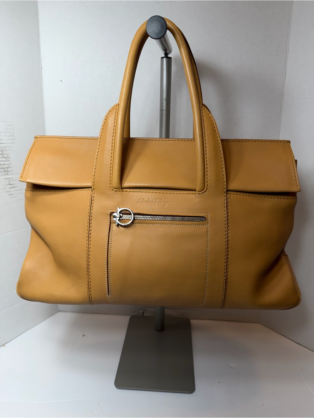 Salvatore Ferragamo leather bag in camel color. In very good condition